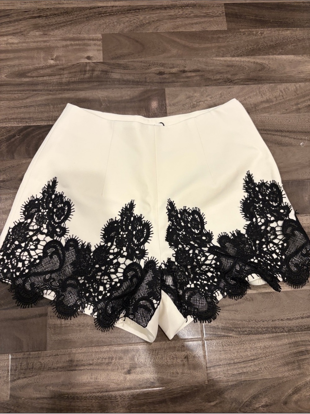 NWT’s Commense Contrast Lace Trim Mid-Waist Shorts Sz XS - Picture 5 of 8